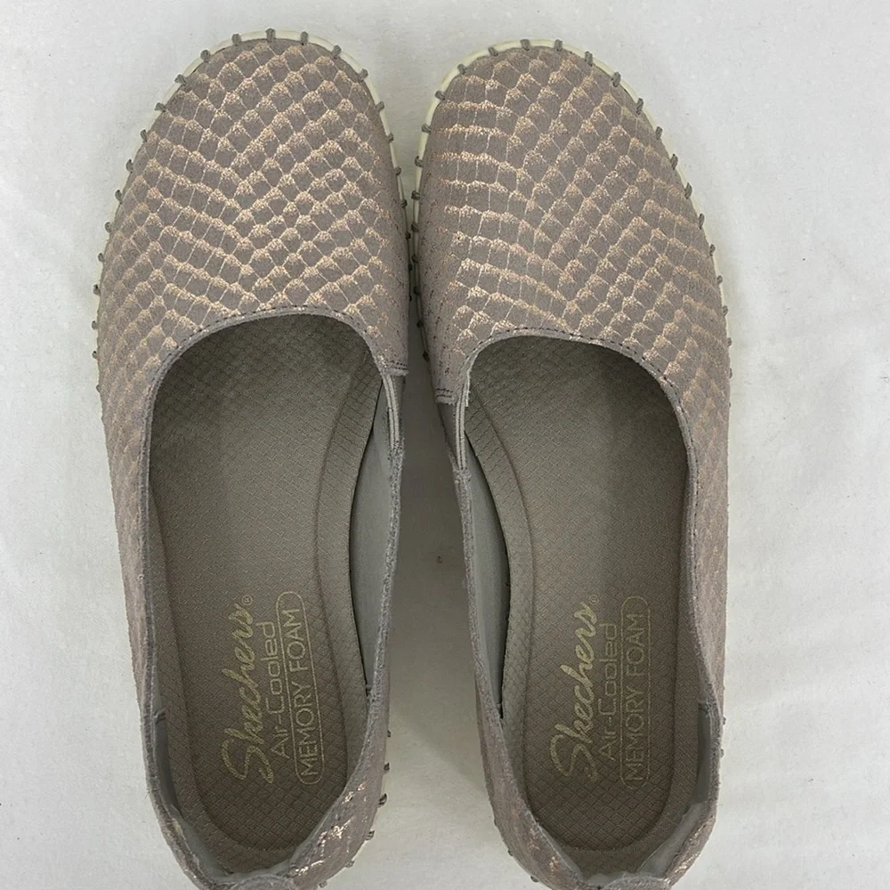 SKECHERS SIZE 7.5 Women's Slip-On Shoes in Metallic Bronze